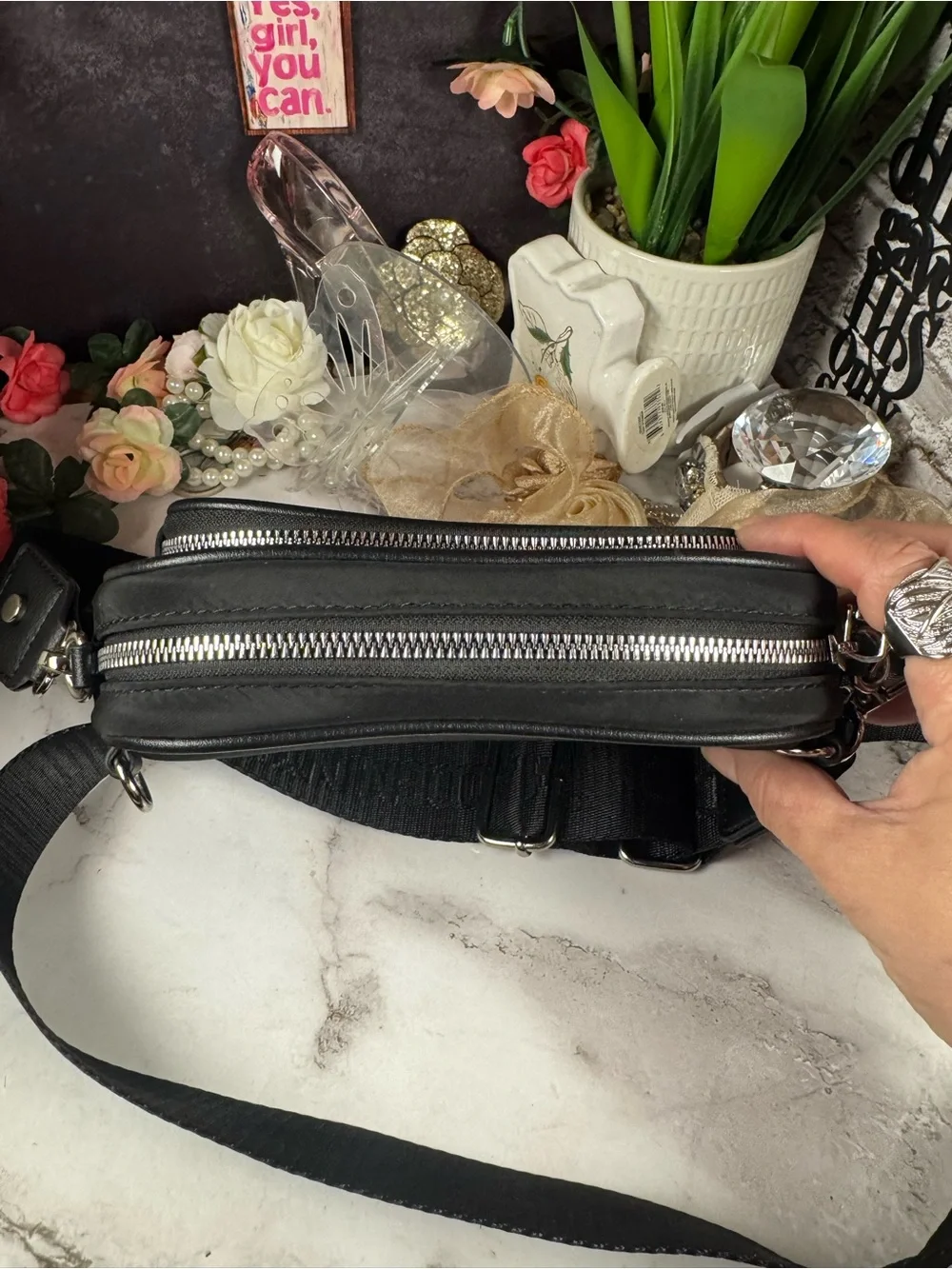 Steve Madden compact black